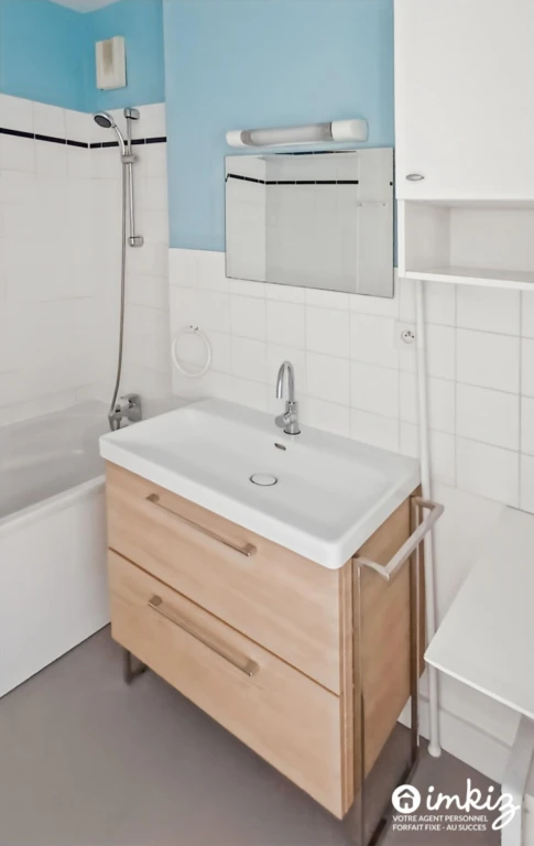 Appartement 3 pièces lumineux dans quartier vivant 10