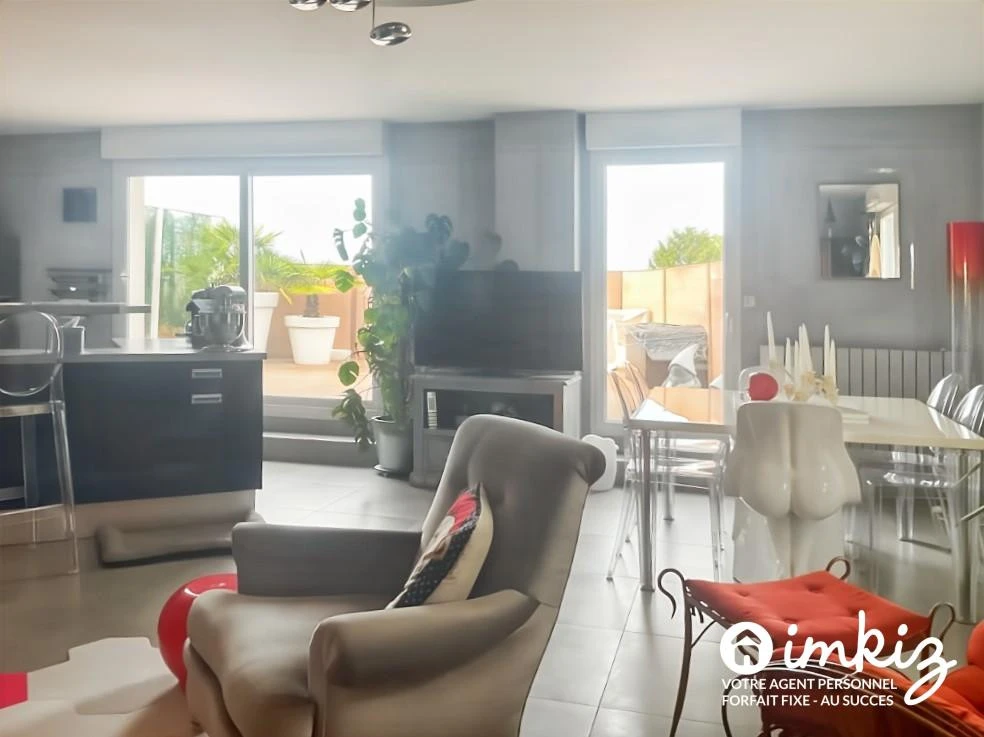 Superbe T4 avec grande terrasse et garages 1