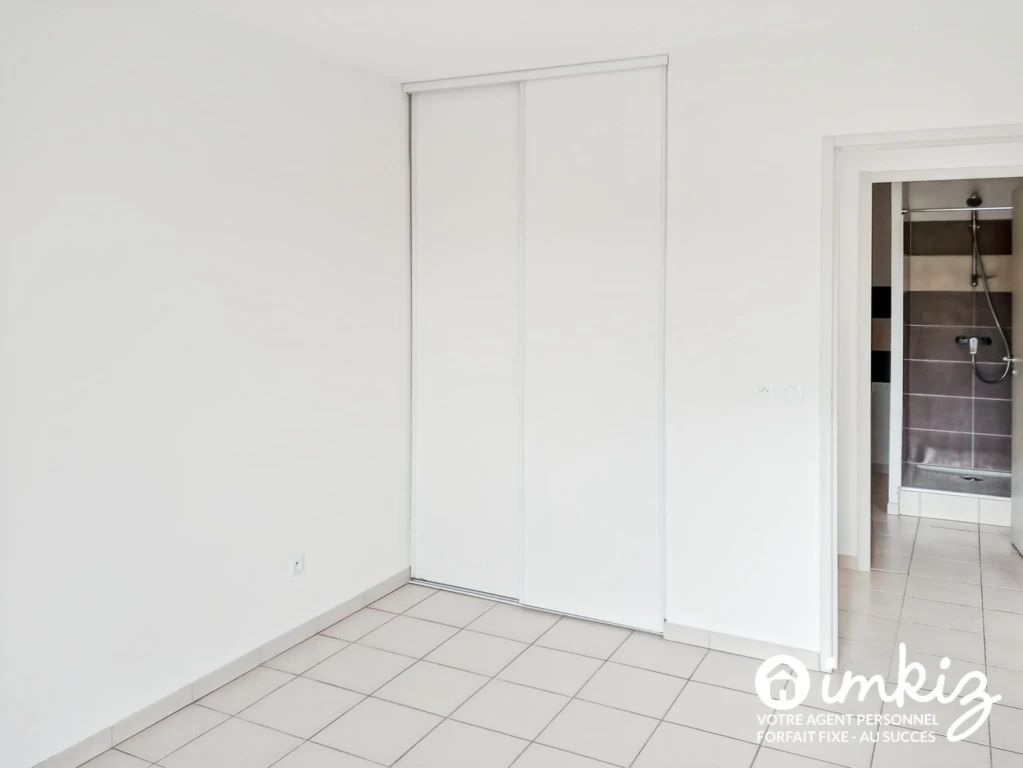 Appartement T2- Vertefeuille - Terrasse et parking 9