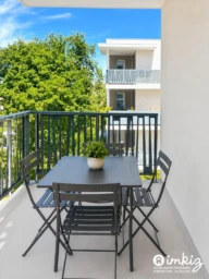 T2 lumineux avec balcon et garage 1