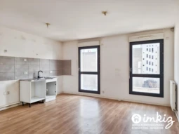 Aubervilliers – 4 pièces 79 m² traversant parking 2