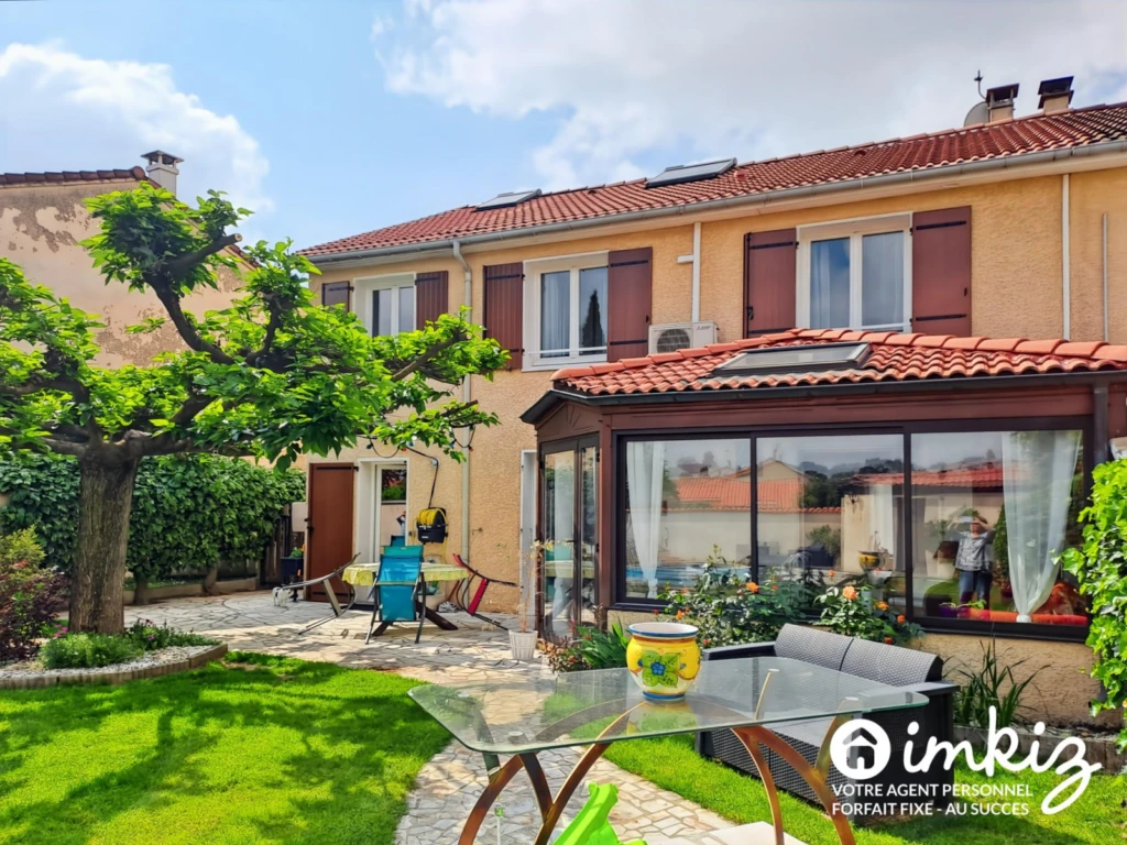 Maison familiale 6 pièces avec piscine et garage 16