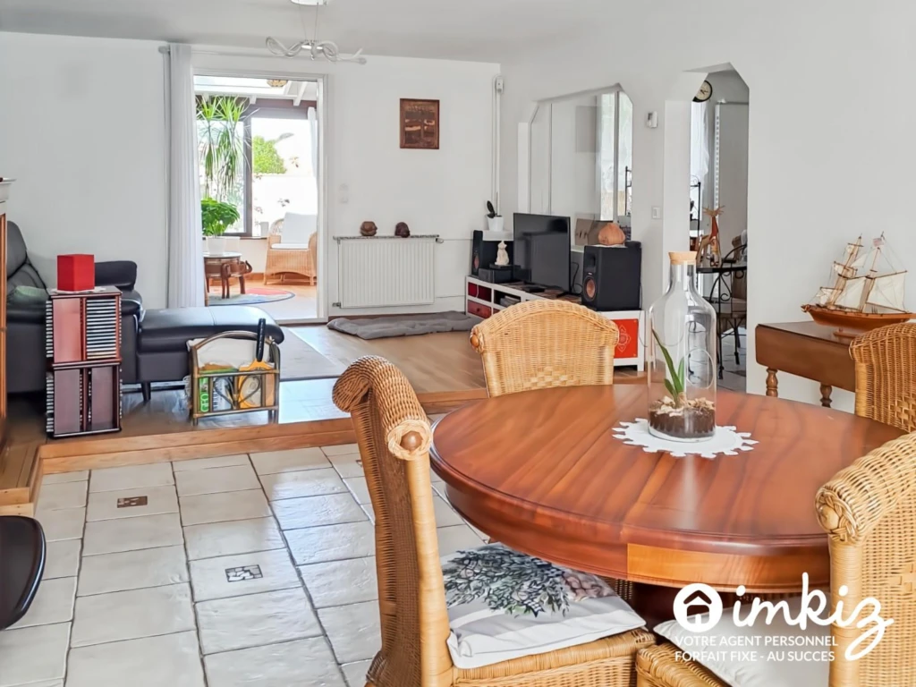 Maison familiale 6 pièces avec piscine et garage 2