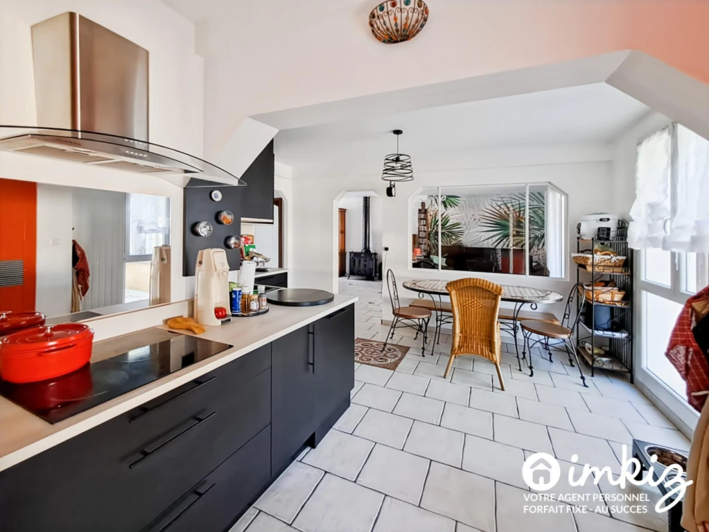 Maison familiale 6 pièces avec piscine et garage 6