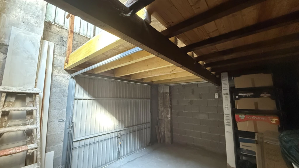 Garage avec espace stockage en mezzanine 2