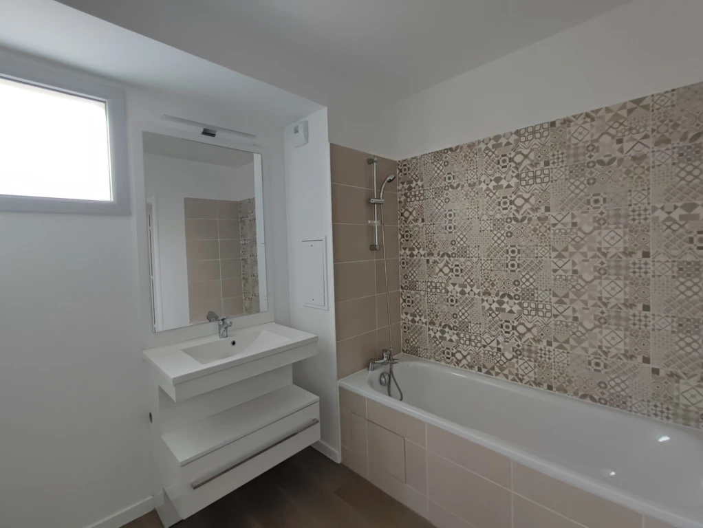 Livry à louer 3 pièces avec balcon et parking double 6