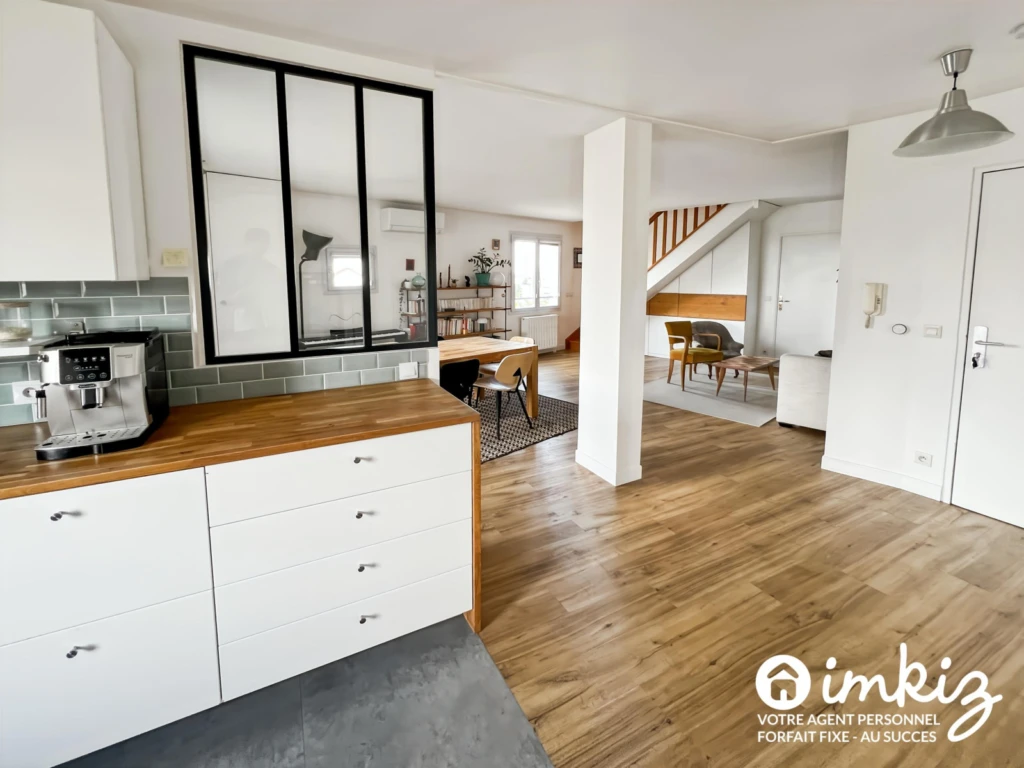 Duplex 99m² rénové, terrasse - climatisé - 2 boxes 7