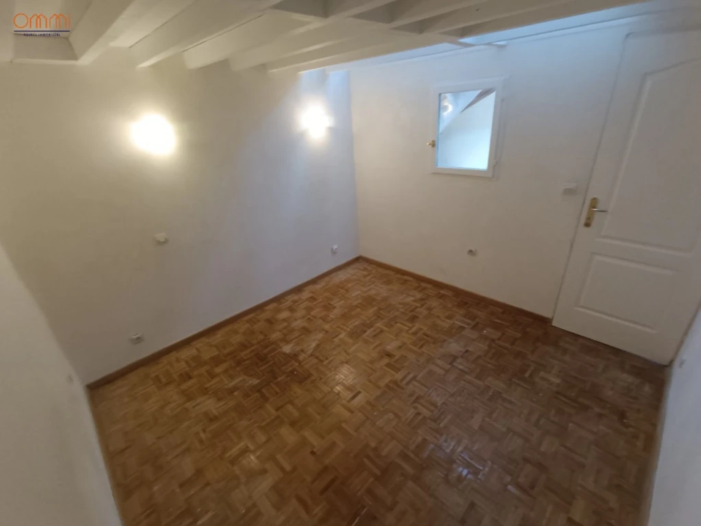 T3 atypique avec bureau et parking 7