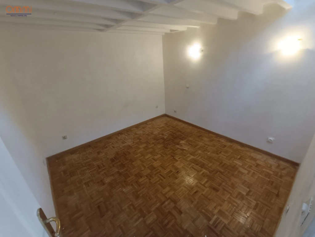 T3 atypique avec bureau et parking 8