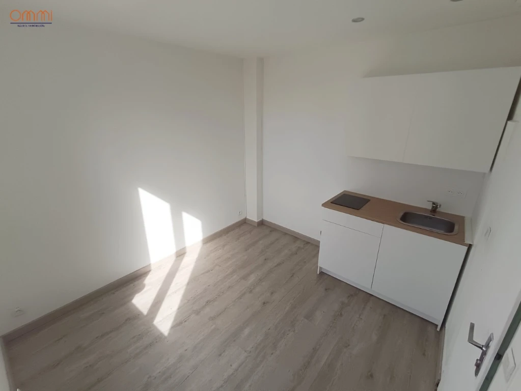 Studio non meublé 11m2 Saint-Pierre 2