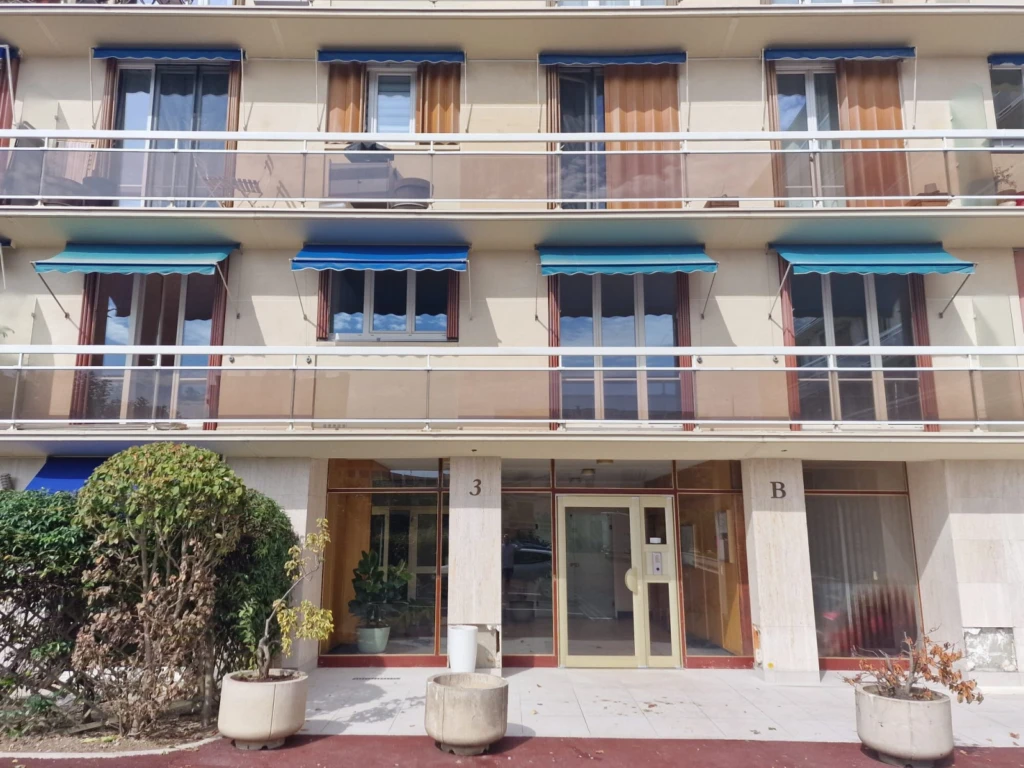 Appartement 3 pièces rénové de 63,87 m² — balcon, parking, résidence avec gardien 1