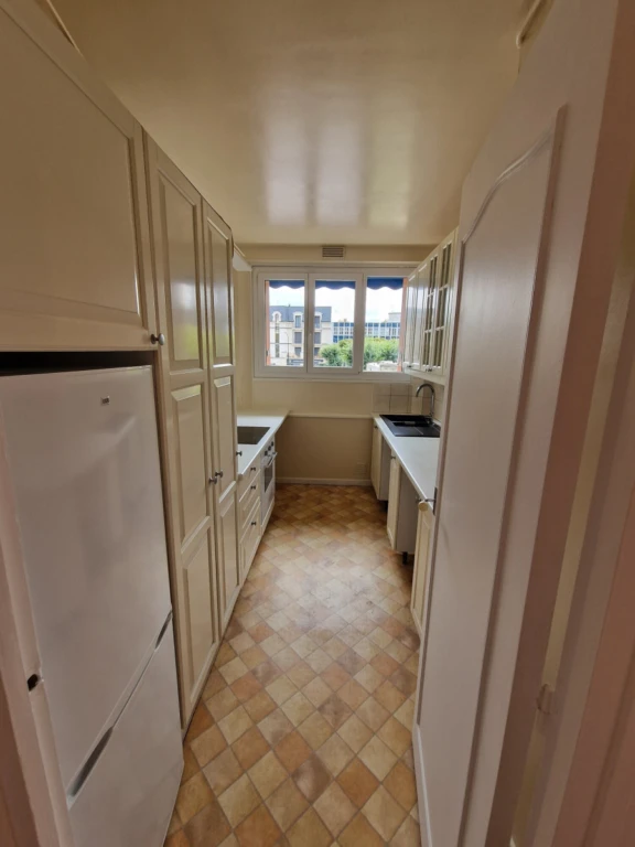 Appartement 3 pièces rénové de 63,87 m² — balcon, parking, résidence avec gardien 6
