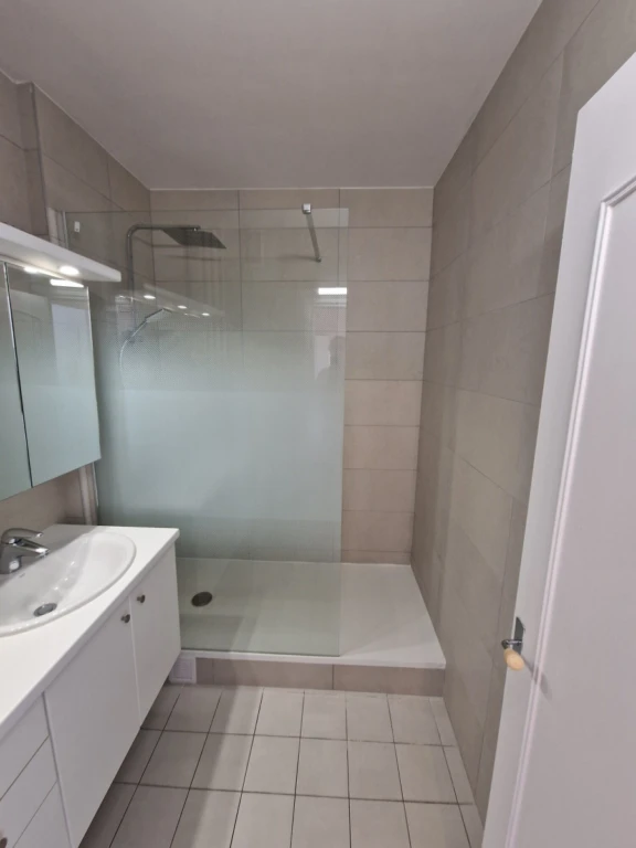 Appartement 3 pièces rénové de 63,87 m² — balcon, parking, résidence avec gardien 7