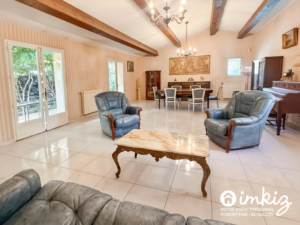 Spacieuse villa familiale avec piscine et garage 1