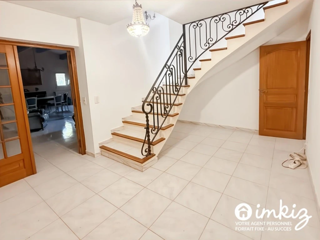 Spacieuse villa familiale avec piscine et garage 6