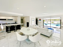 VILLA CONTEMPORAINE AUX BELLES PRESTATIONS 2