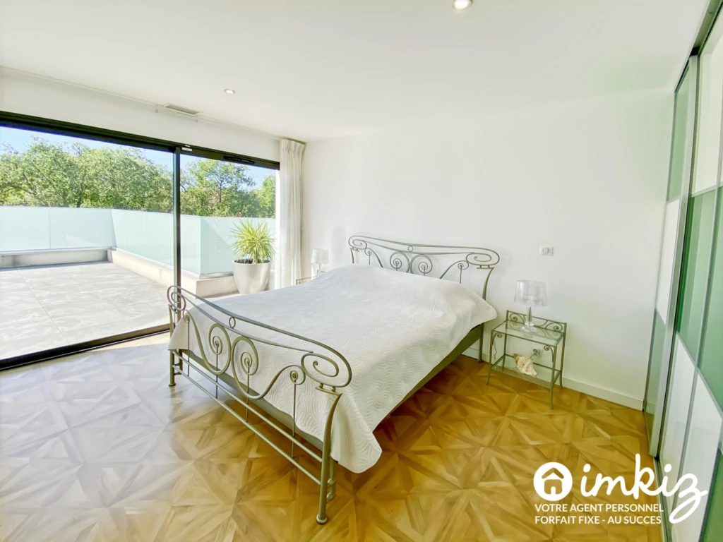 VILLA CONTEMPORAINE AUX BELLES PRESTATIONS 11
