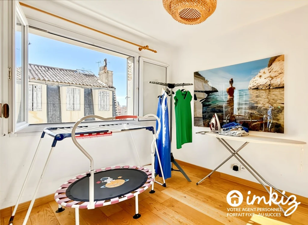 Vaste T4 lumineux Rue des Tyrans 10