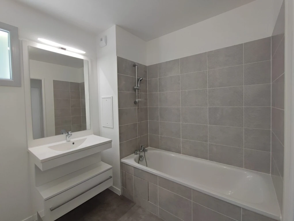 Livry à louer 3 pièces avec balcon et parking double 10