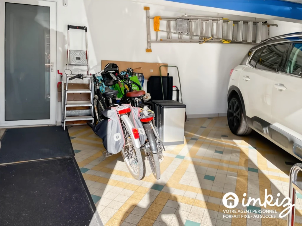 Belle maison en pierre, garage + piscine intérieur 16