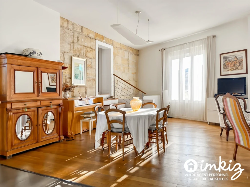 Belle maison en pierre, garage + piscine intérieur 2
