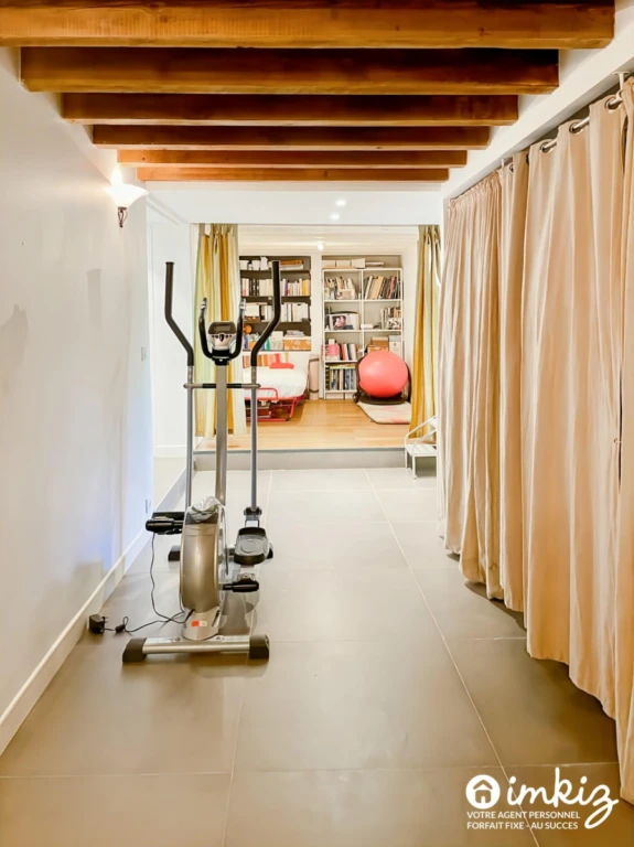 Belle maison en pierre, garage + piscine intérieur 12