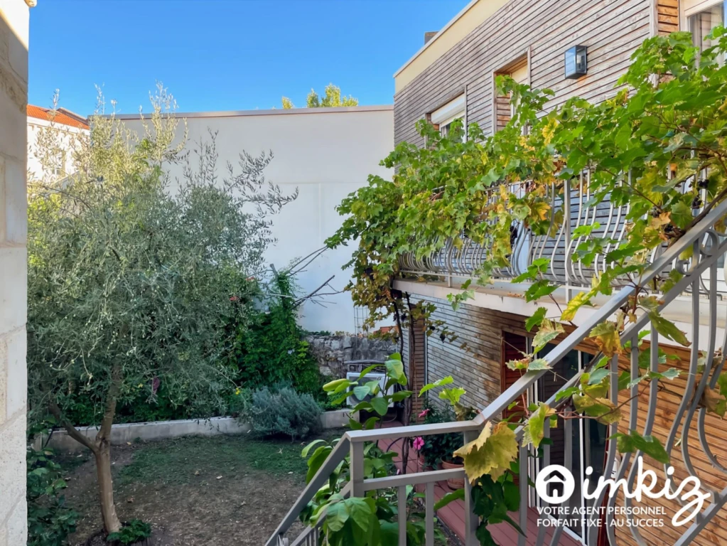 Belle maison en pierre, garage + piscine intérieur 13