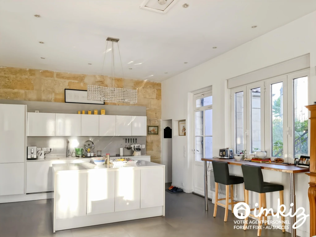 Belle maison en pierre, garage + piscine intérieur 3
