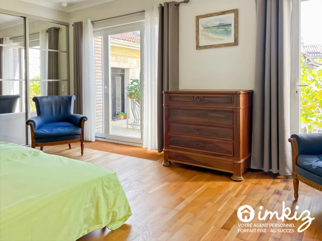 Belle maison en pierre, garage + piscine intérieur 6