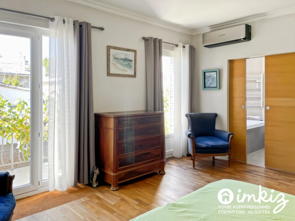 Belle maison en pierre, garage + piscine intérieur 7