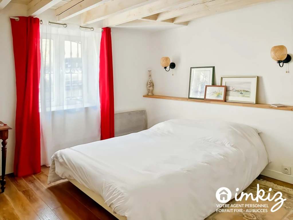 Belle maison en pierre, garage + piscine intérieur 10