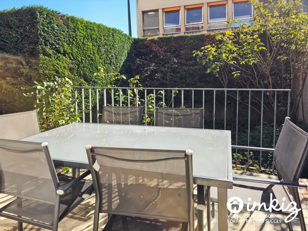 2 PIÈCES TRAVERSANT – TERRASSE & JARDINET –PARKING 9