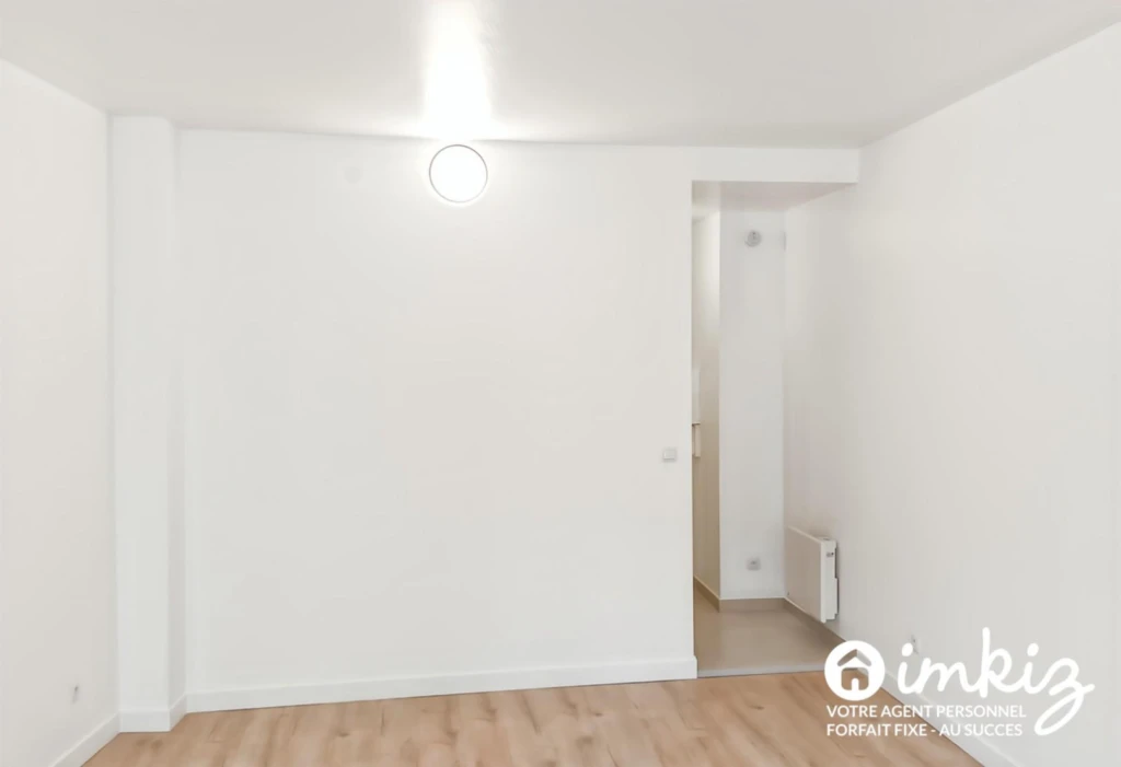 Studio rénové idéalement situé 4