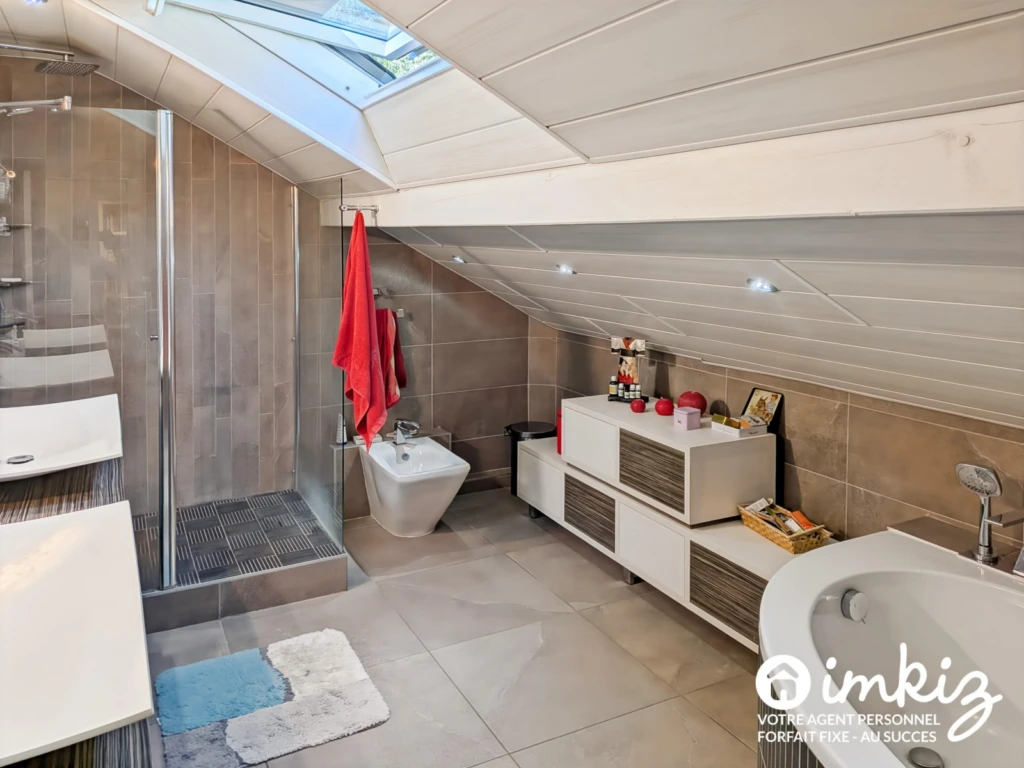Maison familiale 178 m² avec piscine chauffée 15