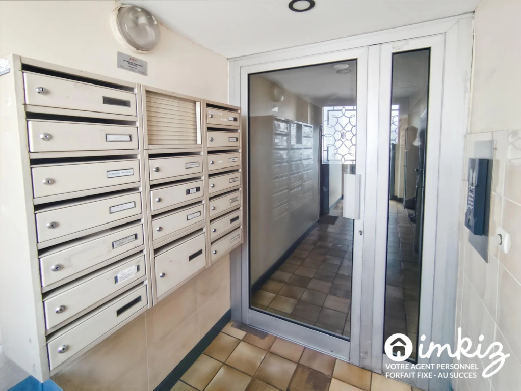 Studio rénové idéalement situé 8