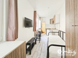 Studio rénové rue piétonne au calme 1