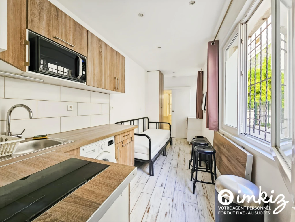 Studio rénové rue piétonne au calme 2