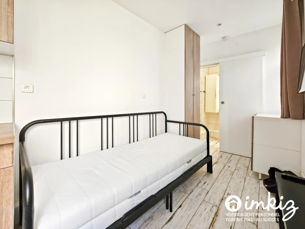 Studio rénové rue piétonne au calme 3