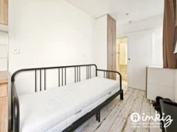 Studio rénové rue piétonne au calme 3