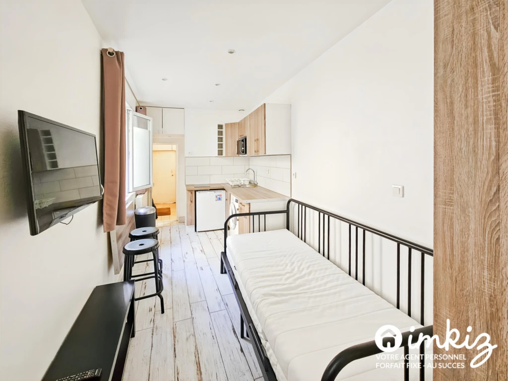 Studio rénové rue piétonne au calme 4