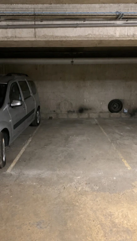 Parking en sous-sol - La Vallée aux Loups 1