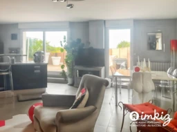 Superbe T4 avec grande terrasse et garages 1