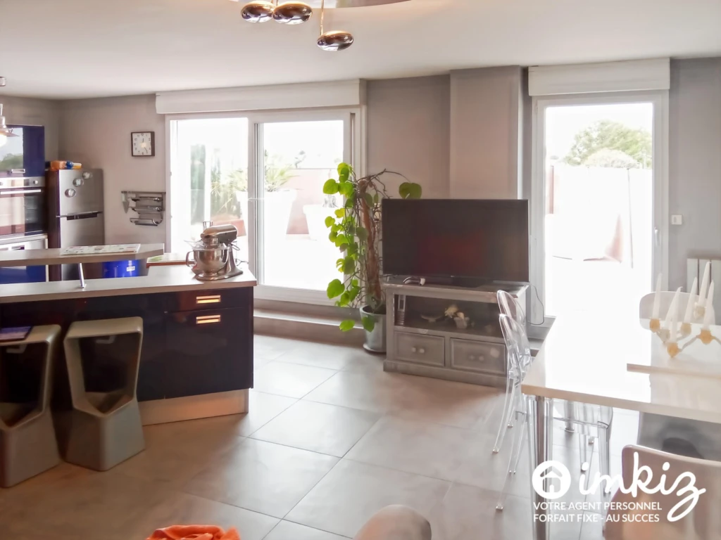 Superbe T4 avec grande terrasse et garages 9