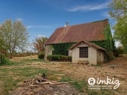 Maison 2 niveaux, grand terrain aménageable 2
