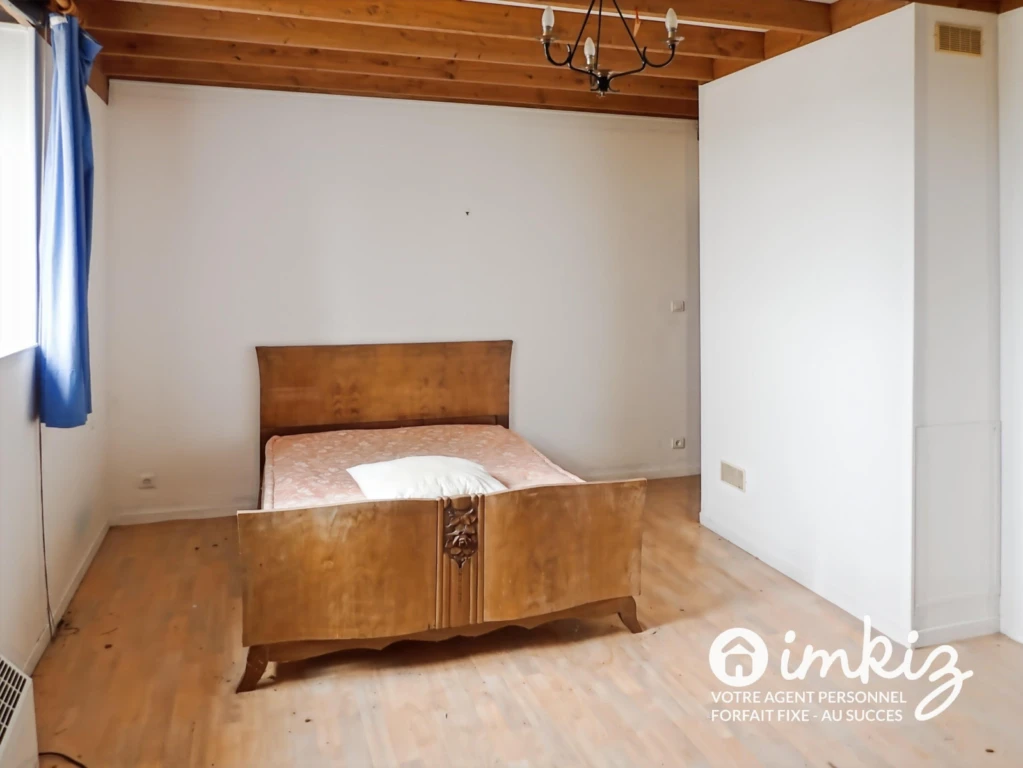 Maison 2 niveaux, grand terrain aménageable 8