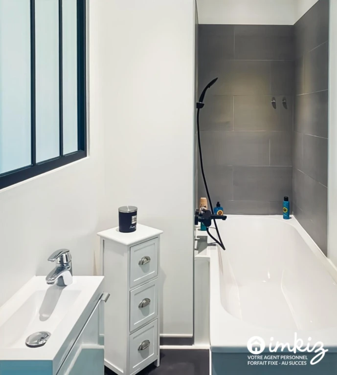 T4 rénové de 86 m² – Dernier étage – Balcon 8