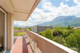 Dernier étage, vue dégagée, balcon 16m² 1